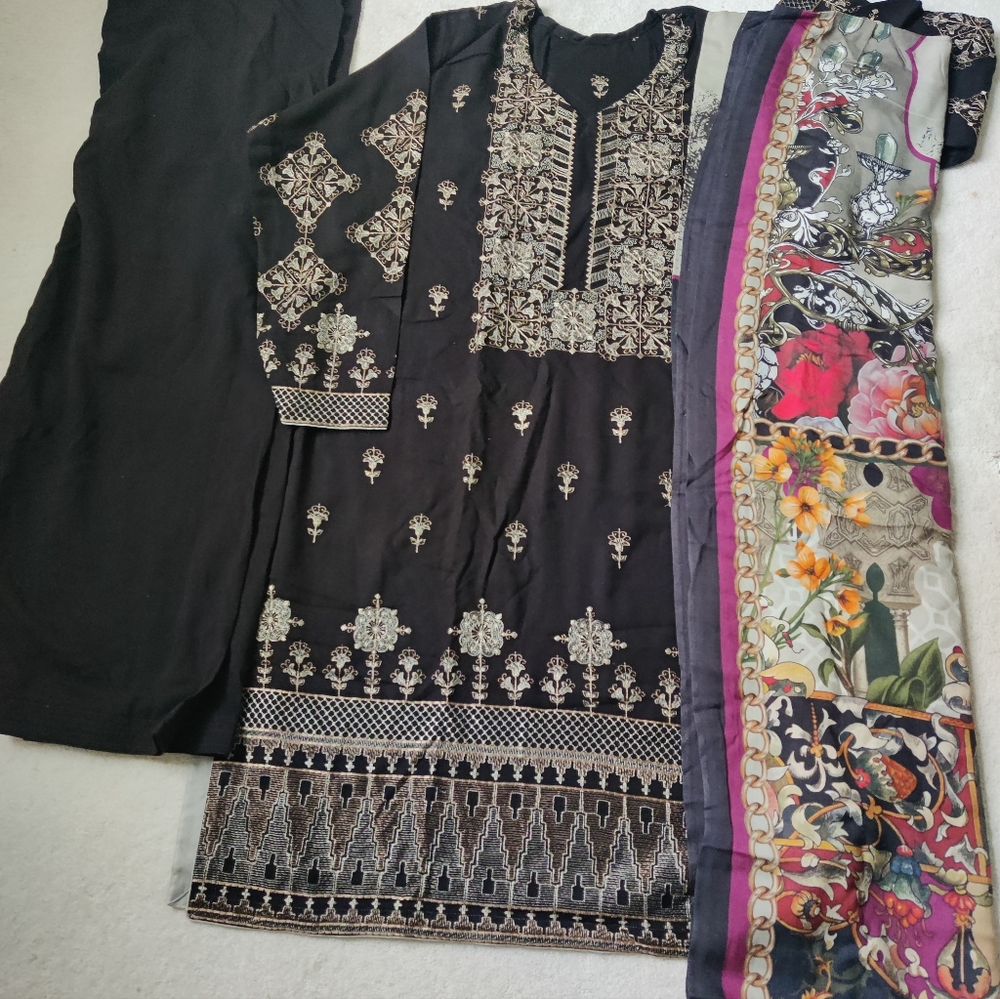 Women winter shalwar kameez suit